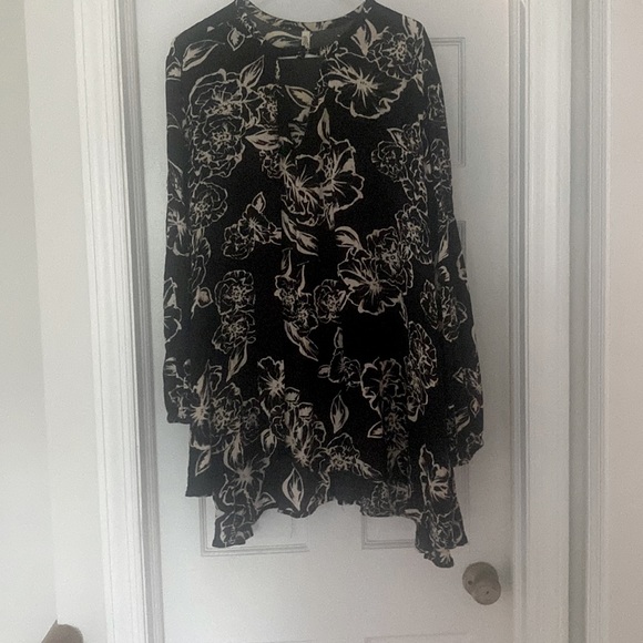 Free People White and Black Floral Tunic Size: S - Picture 3 of 3